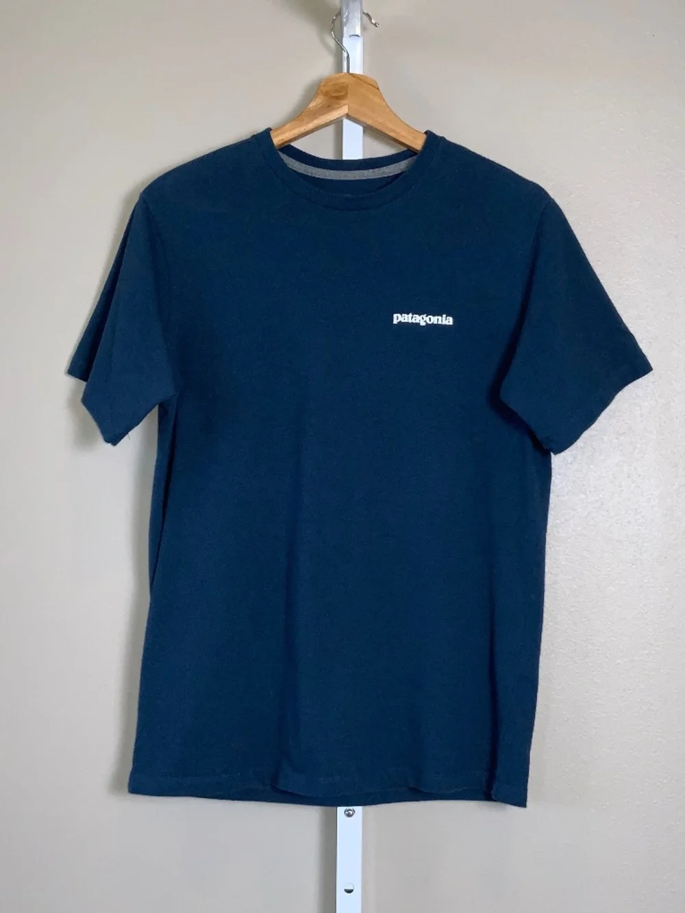 Patagonia P-6 & Line Logo Ridge Pocket Responsibili Tee SS T-Shirts Lot of (3)